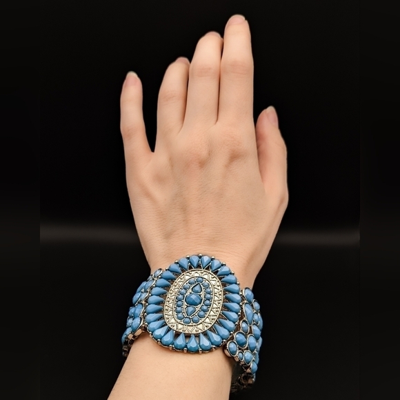 TURQUOISE Style Large Cuff Bracelet in Silver Tone - Picture 4 of 4